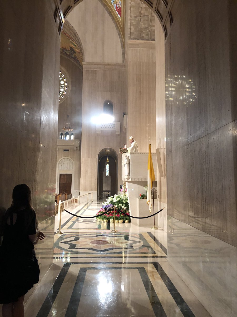RamirezReports's tweet photo. As someone who’s had to stand through a @MarysShrine #EasterSunday Mass, it was THAT packed ... this is incredible.
The Basilica closed to the public & streamed one Easter service today.
#flatteningthecurve
#streamingchurch
#RessurectionSunday
@fox5dc https://t.co/nAk8LzUCrO