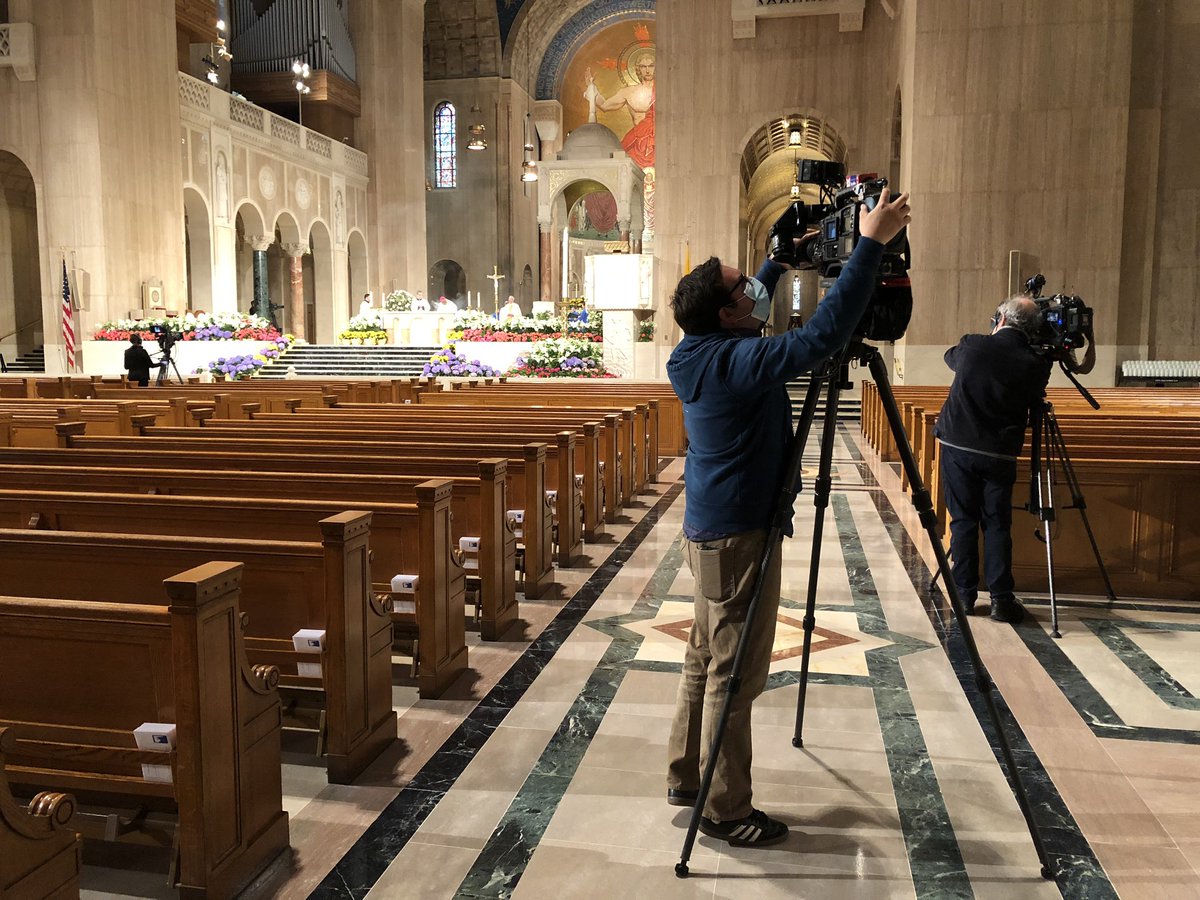 RamirezReports's tweet photo. As someone who’s had to stand through a @MarysShrine #EasterSunday Mass, it was THAT packed ... this is incredible.
The Basilica closed to the public & streamed one Easter service today.
#flatteningthecurve
#streamingchurch
#RessurectionSunday
@fox5dc https://t.co/nAk8LzUCrO