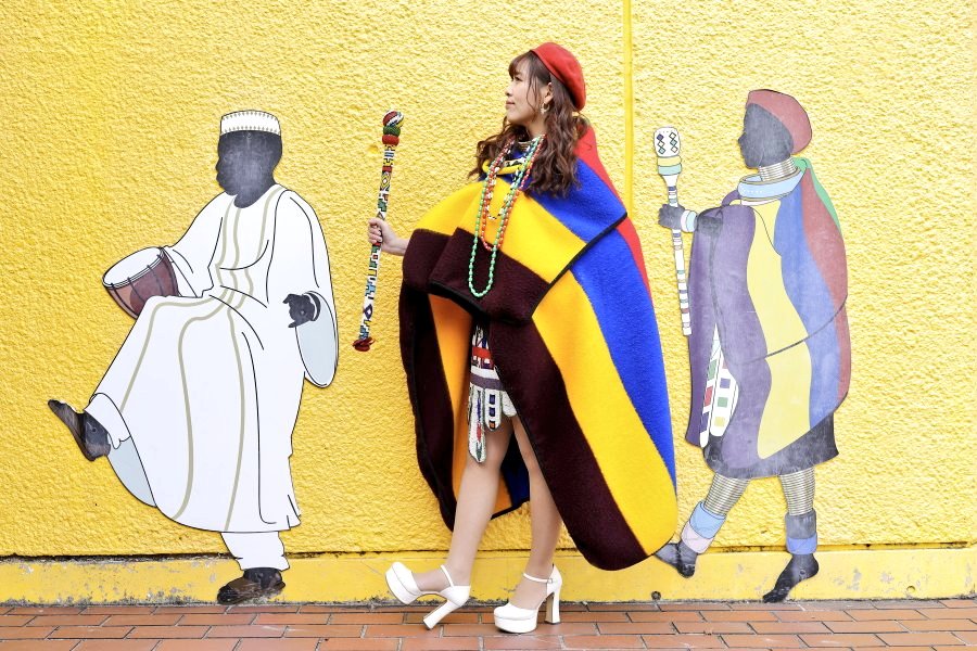 木野 ひろみ 南アフリカ ンデベレ族の民族衣装で 今日はおはようございます 1枚目以外全部ネタ写真ですね ちなみに1枚目のカラフルな建物ですが これお家なんですよ 知らない世界がまだまだたくさんある ポートレート好きな人と繋がりたい 木野 ひろみ 南アフリカ ンデベレ族の民族衣装で 今日はおはようございます 1枚目以外全部ネタ写真ですね ちなみに1枚目のカラフルな建物ですが これお家なんですよ 知らない世界がまだまだたくさんある ポートレート好きな人と繋がりたい