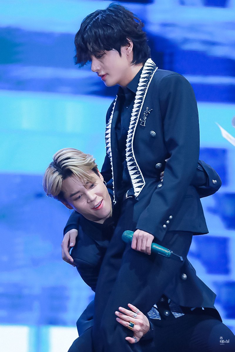 Mmmh, transition fall  #JIMIN &  #TAEHYUNG @BTS_twt