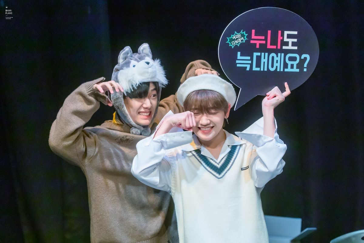 • SUNGHYEON ( Sungwon x Taekhyeon )" Sungwon don& #39;t touch me ". Youngest duo. Tiktokers... mood makers. Bros. Cutie pies. Lovable af.