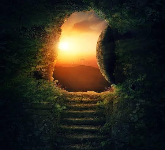 - “Porque Deus amou o mundo de tal maneira que deu o seu Filho unigênito, para que todo aquele que nele crê não pereça, mas tenha a vida eterna.”
João 3:16.

-  ELE RESSUSCITOU!

- FELIZ PÁSCOA E BOM DOMINGO A TODOS!