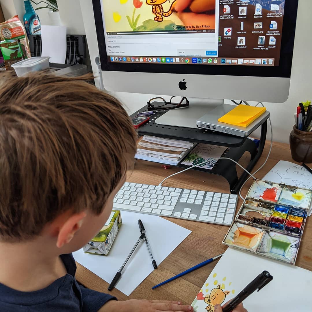 Scholastic's tweet photo. We hope you’ve been enjoying getting to #BeCreative with author and illustrator Dav Pilkey on Dav Pilkey at Home! Show us your kids’ drawings and read-aloud videos in the comments below! For more fun and free activities, check out: https://t.co/mnqY9vngVQ @librarycongress #DoGood https://t.co/GR0Bgi20T4