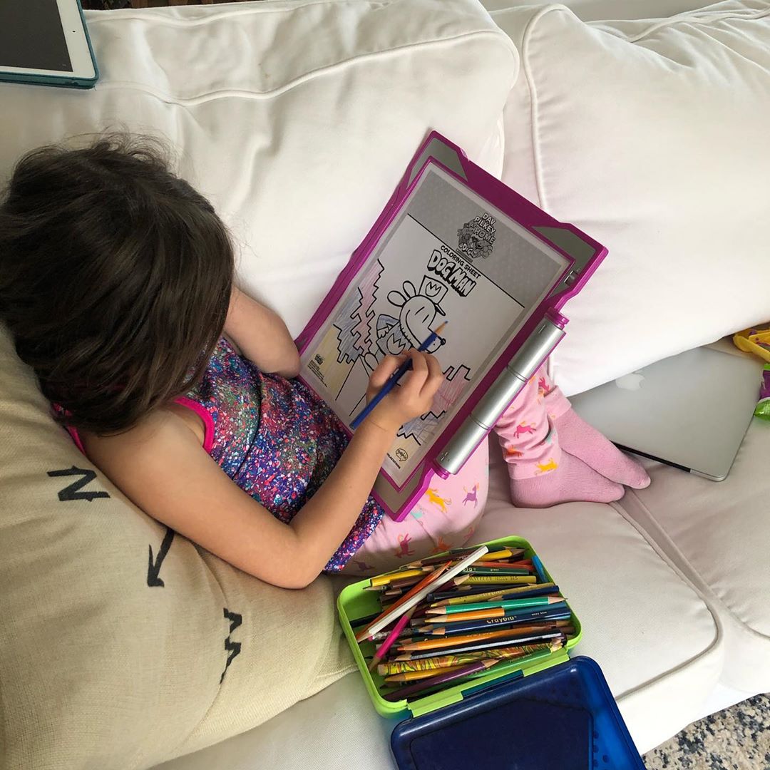 Scholastic's tweet photo. We hope you’ve been enjoying getting to #BeCreative with author and illustrator Dav Pilkey on Dav Pilkey at Home! Show us your kids’ drawings and read-aloud videos in the comments below! For more fun and free activities, check out: https://t.co/mnqY9vngVQ @librarycongress #DoGood https://t.co/GR0Bgi20T4