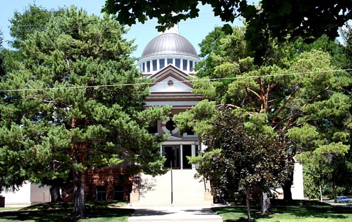 The Forest Dale 1st Ward chapel in SugarHouse. I love it. Designed by Samuel T Whitaker, it's most known for its dome that towers over the Forest Dale neighborhood (fun fact: Forest Dale used to be a town until 1912 when it was absorbed into Salt Lake City.