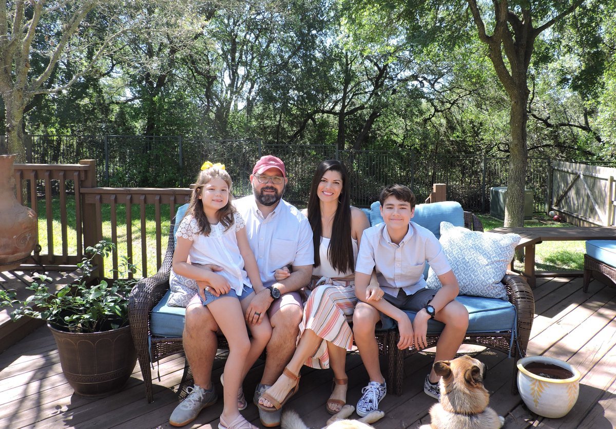 michelle_masker's tweet photo. Happy Easter from my family to yours!!  #easterquarantine #easter2020 #newtraditions #jesusehasrisen #shelterinplace #stayhomestaysafe #easterforfour #love #jesus #easter #GermanShepherd #family #soccerfamily https://t.co/AfVwIMClBu