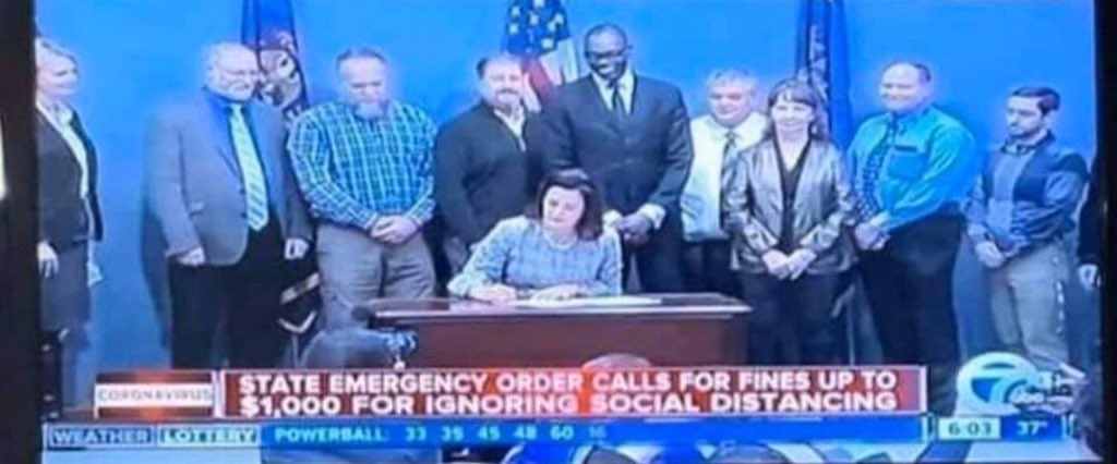 MEEchelleO's tweet photo. WOOHOO!!! I see $10,000 in fines right here!!!
Who gets the money? I expect a cut, yo.
-mao
#Michigan #SocialDistancing #RecallWhitmer #PoliceStateAmerica https://t.co/ceBd4uVeMj
