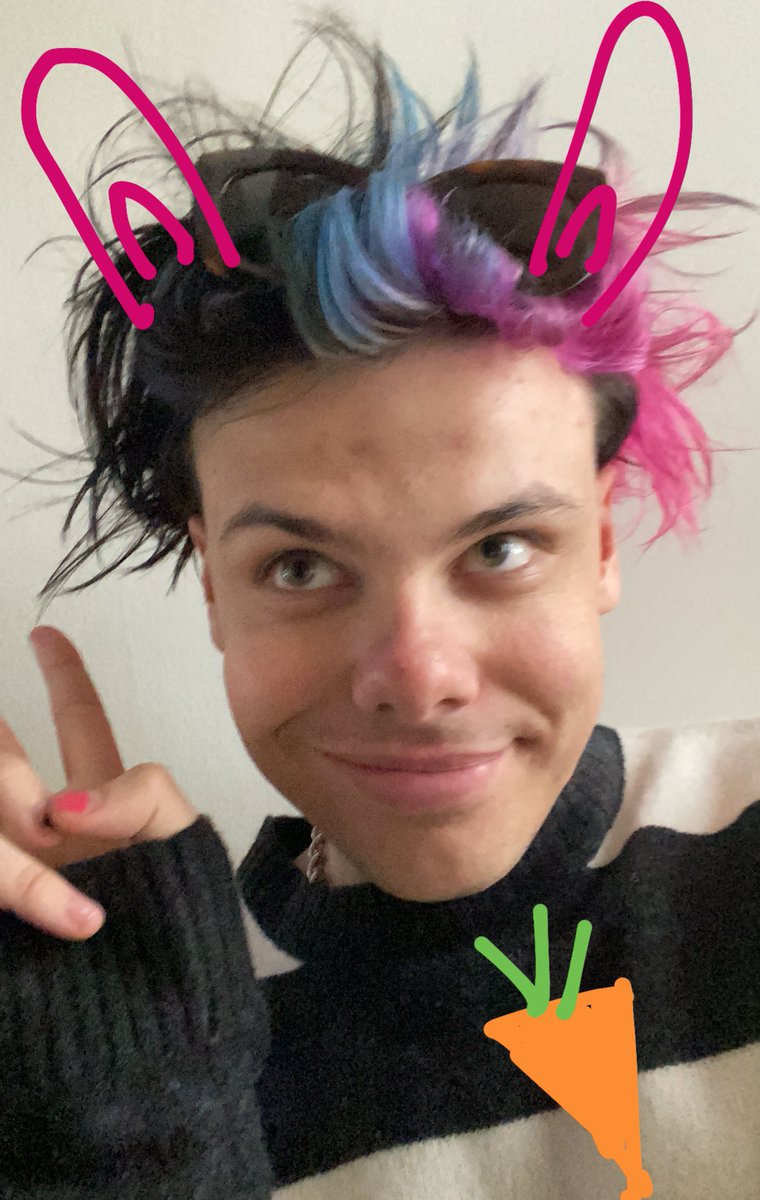 yungblud's tweet photo. happy easter gang 🖤 https://t.co/jYlfLPyrab
