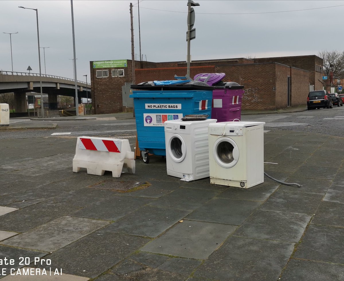 SeanLXIV's tweet photo. Hi @kaydavies34, can you try to get this sorted please, corner of Astor Street and Breeze Hill, there's an oven behind the washing machines too #CountyWard @lpoolcouncil https://t.co/BRO7zLRNeF