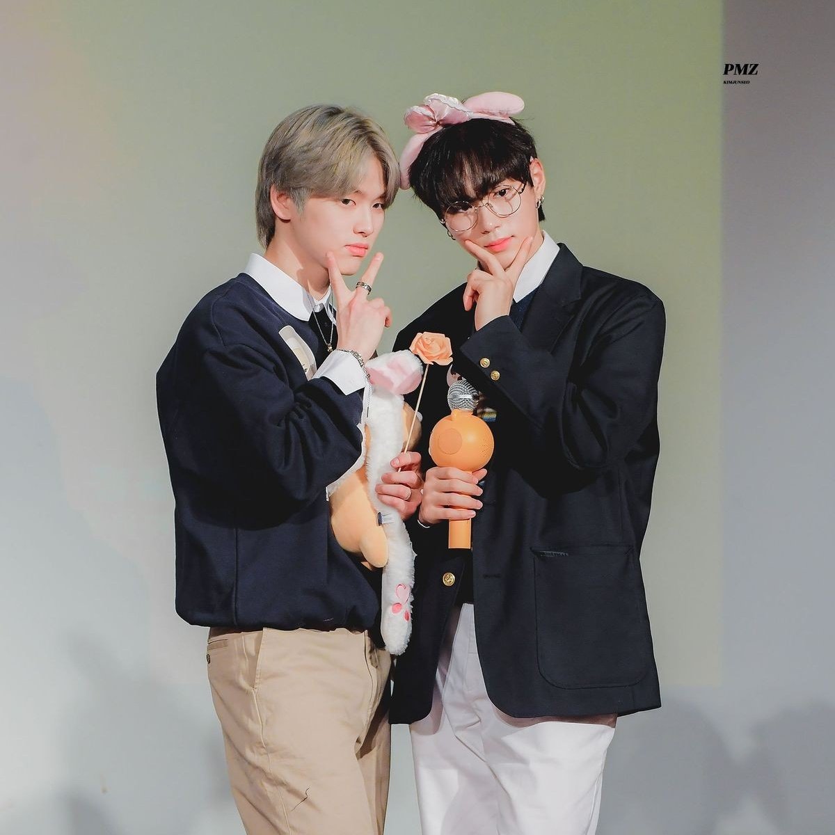 • JUNHWAN ( Junseo x Seunghwan )Performance line. Both cute ( let& #39;s face it they can& #39;t be sexy even when they try ). Little chance of existence. Rare but charming interactions.