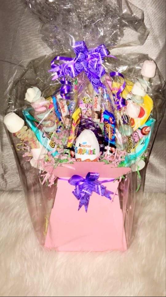 BasketsHampers's tweet image. No two Hampers or Baskets will ever be exactly the same so get something unique for that very unique person in your life. #SweetTooth #Sweets4MySweets #HampsAndKets