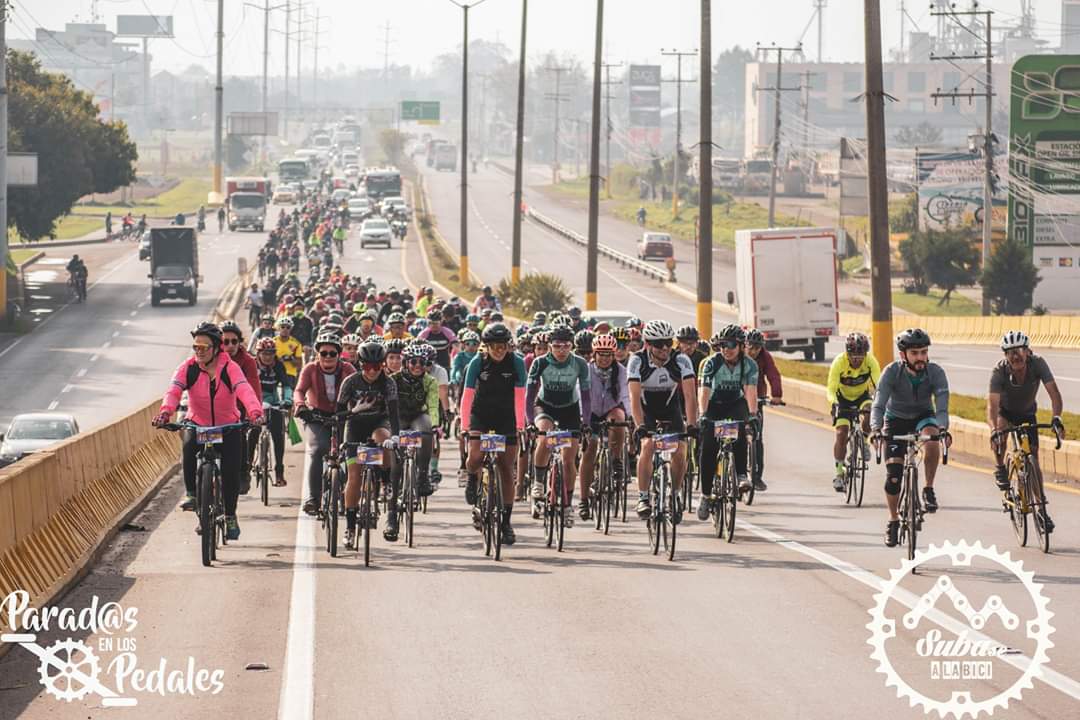 ParadasNPedales's tweet photo. Recordando ...El derecho femenino al afuera. #8m #lavuelta8m 

Por eso #LaVuelta8M quiere reivindicar el derecho al afuera, al deporte, a las carreteras , al disfrutar de nuestro país en las calles.

Nos encanta sumar #masmujeresenbici https://t.co/elfit2smKl