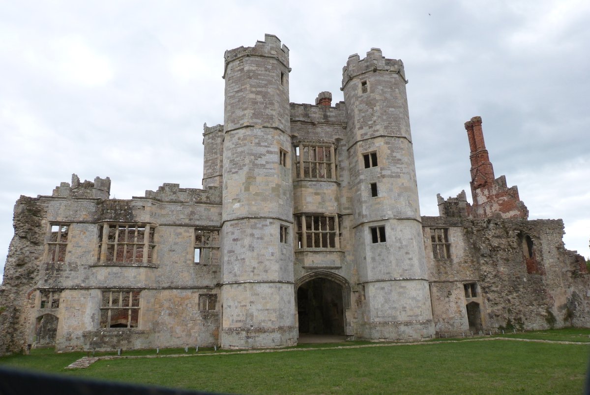 sometimes you're lucky the other way with 3D data! Titchfield Abbey of course (along with Mottisfont in Hants) one of those rare occasions the church gets converted into domestic use, made into a huge gatehouse in 1542, almost mock-medieval when the middle ages had barely ended