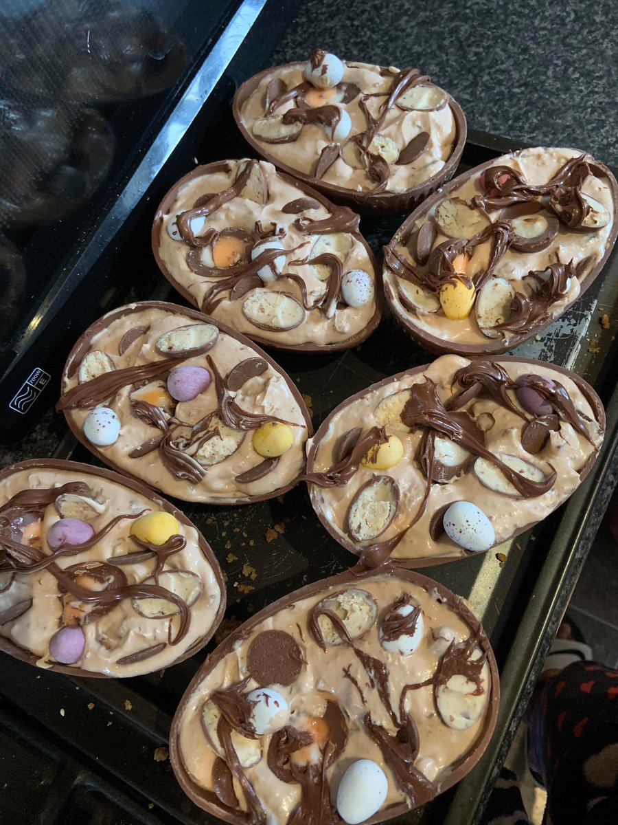 MSJ_CAT's tweet photo. Wow!! A MASSIVE well done to one of our very own Master Chefs of MSJ!!! 👩🏼‍🍳 Thank you and well done to McKenna Bowyer, Year 10. 👏🏻 🐰 🐣 ⭐️ #HappyEaster #StayHomeSaveLives #StayHomeAndBake #CompetitionIsOn @jamieoliver https://t.co/qi5CwNURtX