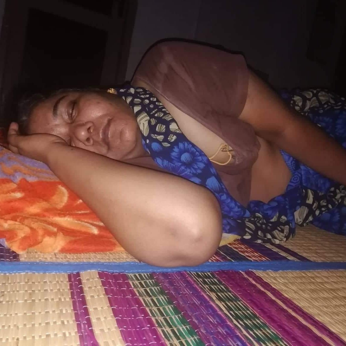 Raja14132884's tweet photo. Enga amma mola eppadi thonguthu https://t.co/c9ugqYBnKe