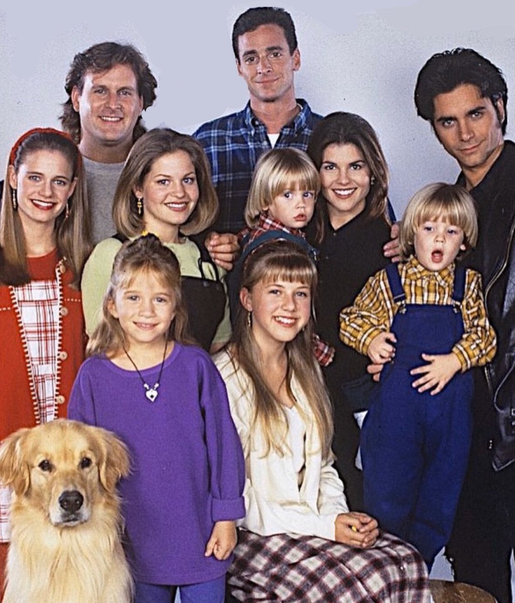SOPHlEMAY's tweet photo. #AskChickee this is important and i need to know.... do u like full house ? https://t.co/06DnLpGahO