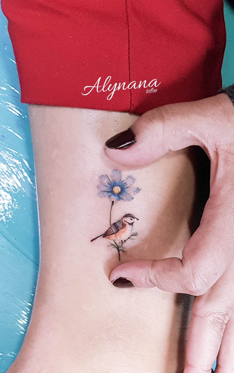 _alynana's tweet photo. Domingo de flores 💐 

¿Me regalarías un RT? 🌸🥰 Que esta cuarentena muchas chicas conozcan mi trabajo ☀️ https://t.co/oPLoa9V3Nz
