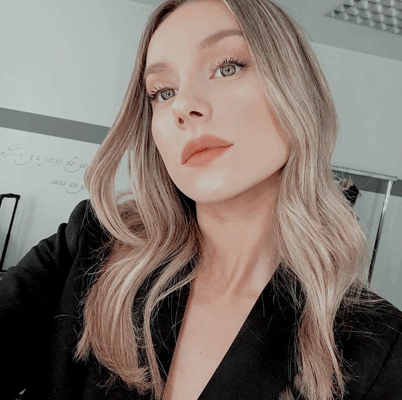 alyciacohvn's tweet photo. when the lights come up and there's no shadows dancing, I look around as my heart is collapsing cos you're the only one I need to put a little love on me https://t.co/YX7GIM33yR