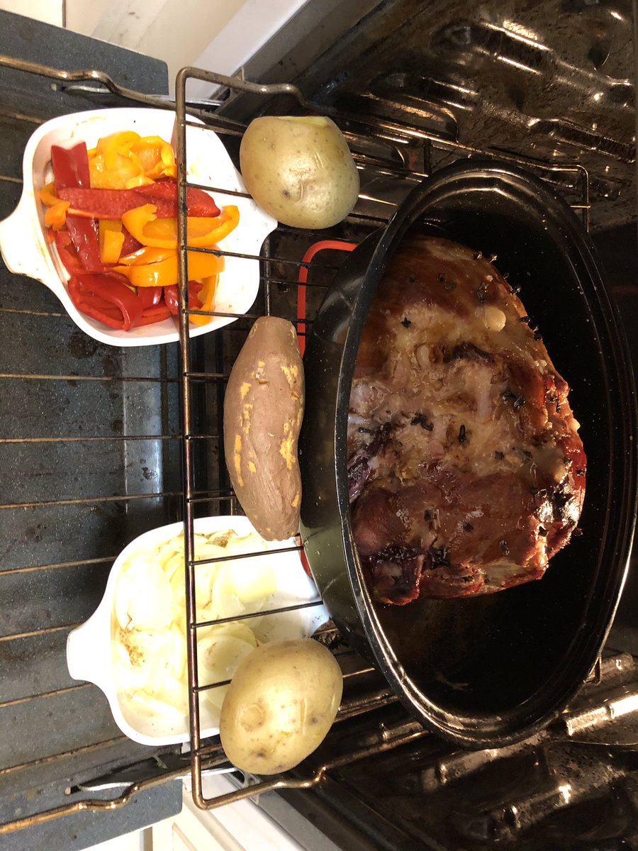 Cat_WritesSFF's tweet photo. #Easter2020 #WritersInQuarantine making lunch for kid & self #virtualEaster https://t.co/aq0yig4Nyo