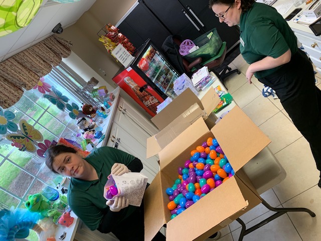 LarryPellegrin4's tweet photo. Lots and Lots of Eggs at PHR for private in room Easter egg hunts. The Easter Bunny practices safe social distancing. 
🐰🐰🐰#Easter@PHR, #DiamondResorts https://t.co/SmEh3W3Mxu
