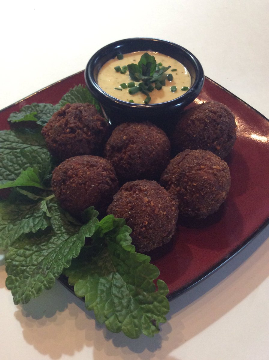SpiceChats's tweet photo. #Meatballs treat with with #Sofrito sauce. #mamamorosaspices #spicyfoodlover #EasterSunday #Easter #StayHome #happycooking #lalinfoodielove #lockdown #familytime https://t.co/tzduZo8FjC