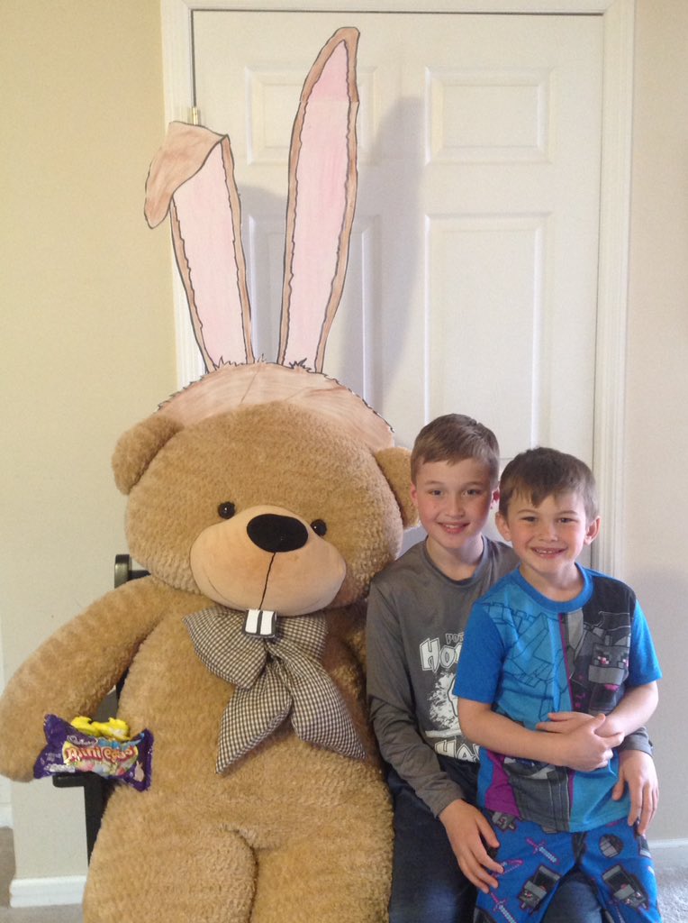 DougSaber's tweet photo. Since a trip to the mall for the annual picture with the Easter Bunny was out of the question, it was time to get creative. Mom couldn't "bear" to go without one. #BoysSayItsDerpy https://t.co/sxbSpvbfXs