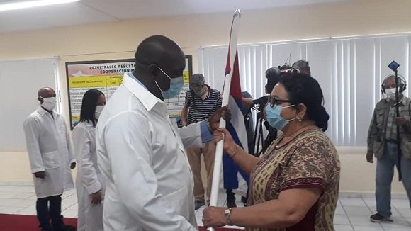 japortalmiranda's tweet photo. Una brigada de 11 colaboradores del Contingente Internacional Henry Reeve partió hoy hacia Togo 🇹🇬, en África Subsahariana, en apoyo al enfrentamiento a la #COVID19. Es esta la primera vez que una brigada médica cubana llevará salud a esa nación. #CubaPorLaSalud 🇨🇺 https://t.co/tsDh9eznph