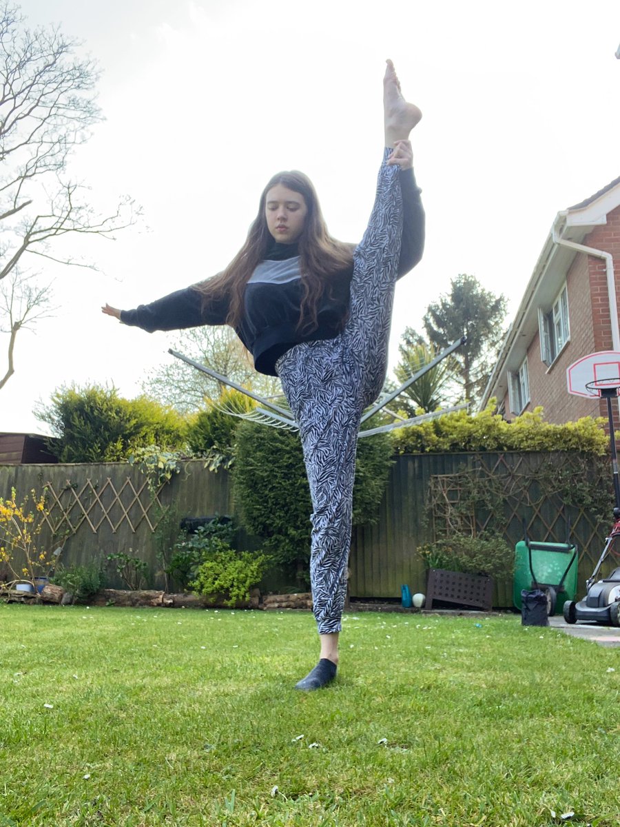 EadieCharlotte's tweet photo. ๐ผ๐๐ธ #dance #Easter #StayHome #staysafe #dancer #DanceAtHome #photography #dancephotography #HappyEaster #sundayyy https://t.co/DeXP97YSRO