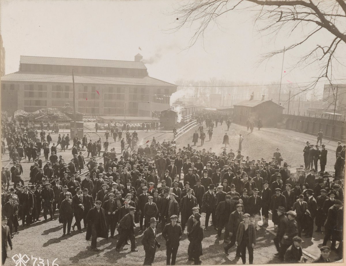 Crowd leaving through one of the many gates of the plant:  https://catalog.archives.gov/id/55175426 
