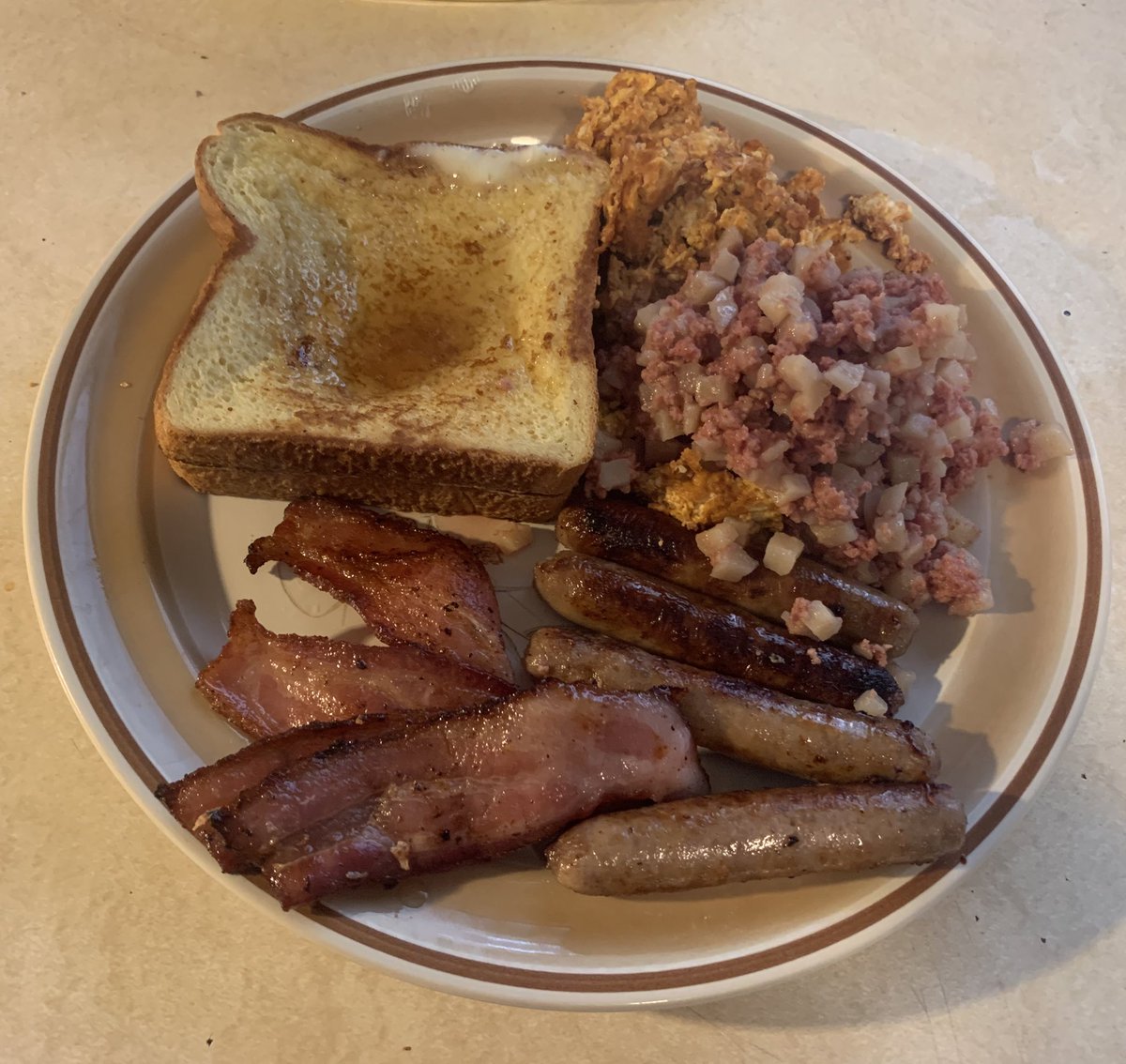 hamngreggs's tweet photo. I made an Easter Breakfast: French Toast, Suasage, Bacon, Chroizo and Eggs, with Corn Beef Hash. #cooking #Easter #Breakfast #chefgregory https://t.co/QBDq1PuhKx