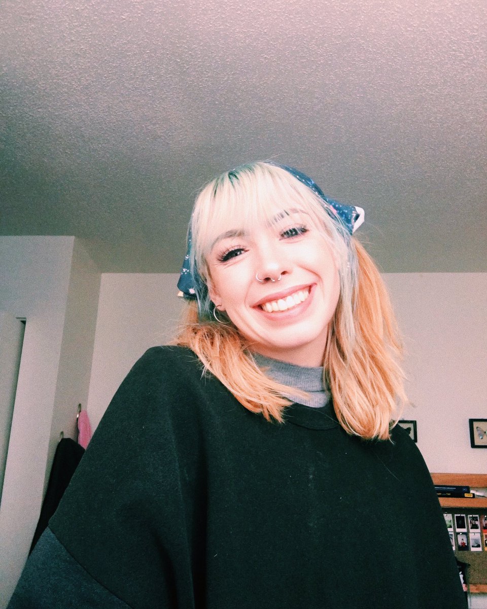 HAPPY EASTER LOVES! 🐣🌸🐰✨🤍 Take today to celebrate friends, family, and springtime! #dphie #dphieuic