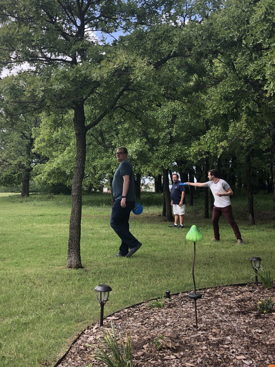 CynthiaZukowski's tweet image. More Frisbee Golf at the Zukowski household... with my favorite peeps!  Happy Easter. #practicingsocialdistancing
