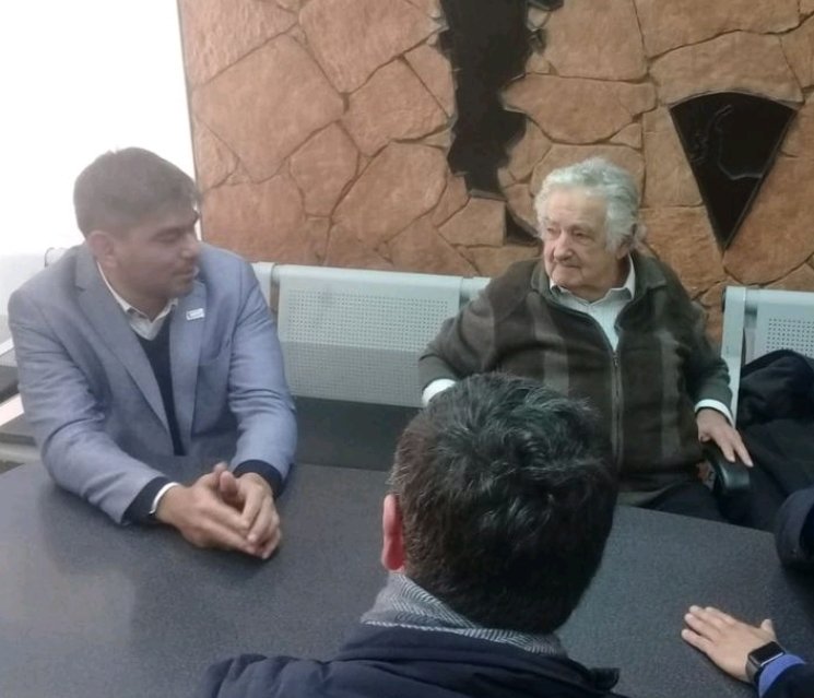 crpabloherrera's tweet photo. Los gobiernos subestimaron el coronavirus. Creyeron que era una cosa de chinos y, ahora que las papas queman todos se acuerdan de él,  y el Estado tiene que tomar medidas; pero cuando tengo que hacer plata y hacer la mía solo, ¡qué no se meta el Estado, pf!
"PEPE" MUJICA 🇺🇾 https://t.co/qXfGLcCCCx