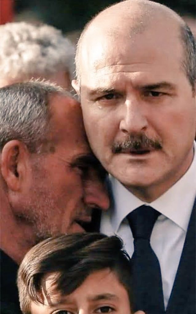 Bu ülkeye bu kadar emeği geçen bir bakanı kaybetmek istemiyoruz Yiğit Adam Süleyman Soylu!

Süleyman Soylu 
#istifakabuledilmemeli