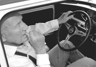 smallcarBIGCITY's tweet photo. Today we say to goodbye to a motor racing legend. Sir Stirling Moss, born September 1929, survived the most dangerous era of the sport and is debatably the greatest Formula 1 driver to never win the World Championship. Rest in peace chap. #GentlemanDriver #RacingIcon https://t.co/Jdlz2XMQgU