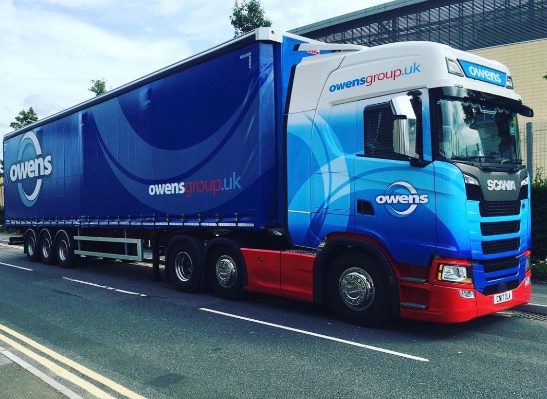 DavidOwen10's tweet photo. We’re offering our HGV’s and vans with drivers for free to support the NHS in distributing supplies around the UK.. If we can help please get in touch.. #nhsheroes @owensgroupuk ❤️ https://t.co/goFtEUVyVd