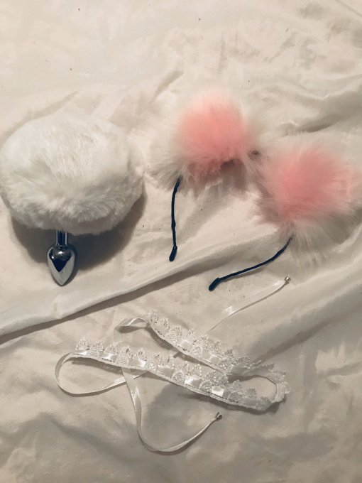I will be wearing these tonight on my Onlyfans 🥰 as long as I don&rsquo;t get blown away 😬 y&rsquo;all wish me luck<a href="/tag/live"class="tags"><span>#live</span></a><a href="/tag/quarantinelife"class="tags"><span>#quarantinelife</span></a><a href="/tag/onlyfansgirl"class="tags"><span>#onlyfansgirl</span></a>