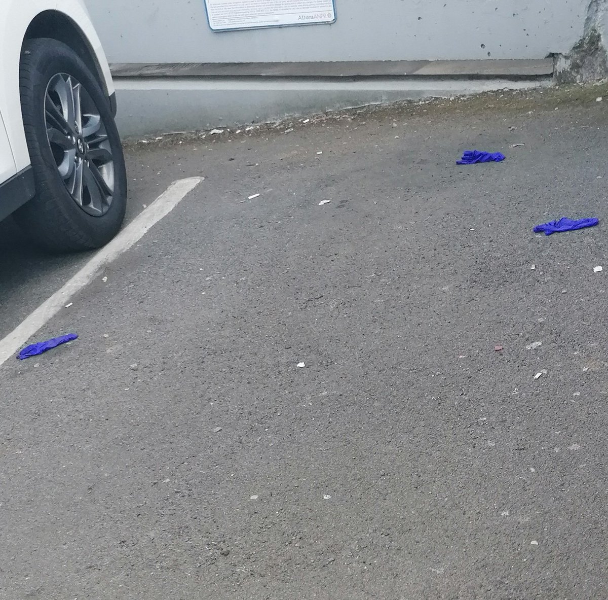 LKickers's tweet photo. Blue... Sometimes our favourite colour, sometimes not. If you're wearing #Gloves to protect yourself during #Covid_19, please can you help protect the rest of us by safely binning them rather than dropping them in the road or a car park! #keepKentclean #lockdownlitter https://t.co/qrZs2uK9OA