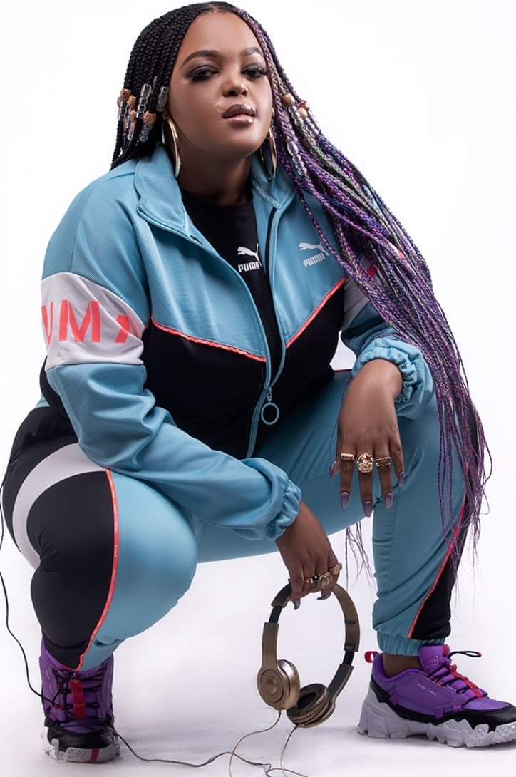 Siyabon27280853's tweet photo. This woman is making me Happy am listening to her set from Lockdown house party https://t.co/Sn9OmkmJrO