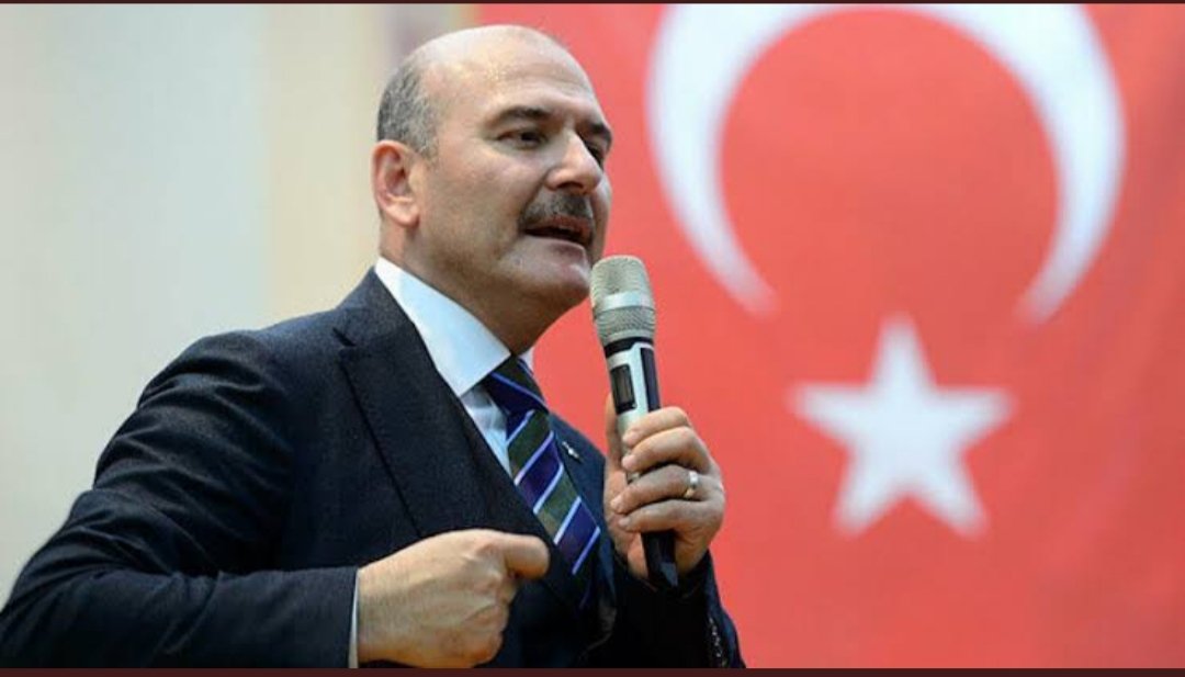 Arkandan köpekler havlamaya başladı bile . 
#istifanıkabuletmiyoruzSOYLU