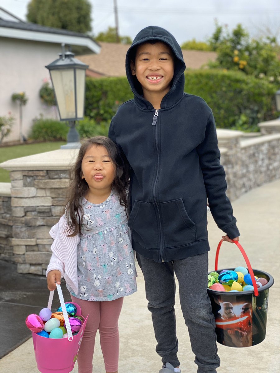 CoachAWhite's tweet photo. A Very Happy Easter to ALL! 🐇🙏🏼🥚 #TheWhiteFamily @AnthonyMWhiteII https://t.co/r7wdVbiOeF