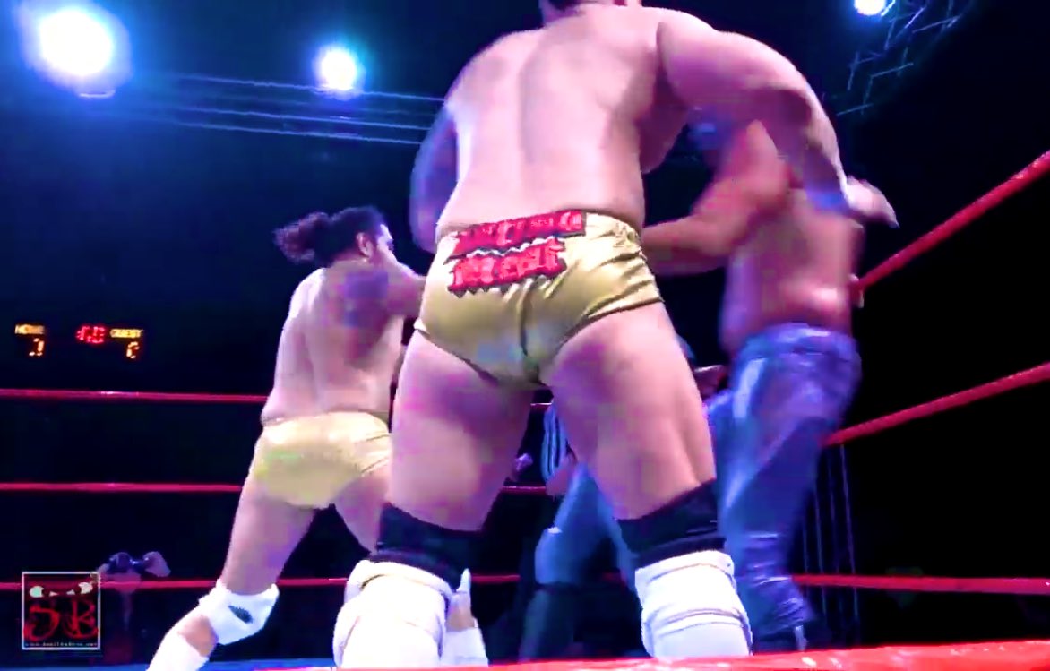 ThongWrestlers's tweet photo. #CheCabrera es un luchador que ha mejorado su cuerpo con el tiempo. Antes no usaba #calzon y por lo que se ve está más seguro de si mismo al dejar salir su #tanga en las funciones de #luchalibre 🤤
#luchadorentanga #tangadeluchador #prowtestling #prowrestler #wrestlerthong #thong https://t.co/PgM04qJRcx