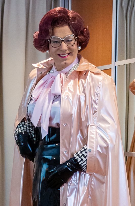 Mrs. Wanda Nylon on Twitter