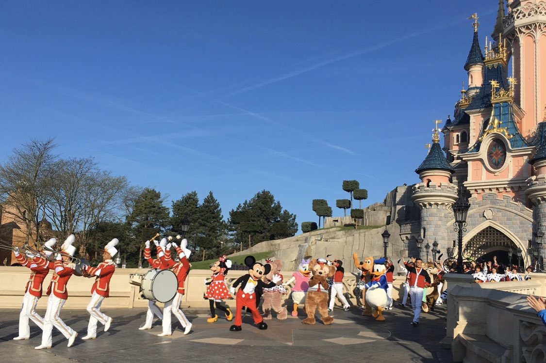 Alexandra_Ball's tweet photo. 💖 A place special to so many opened 28 years ago. A reminder of the 25th celebrations 3yrs ago which will forever stay with me. Until the gates open again and happiness returns- @DisneyParis_EN - #joyeuxanniversaire 🎂 Keep the Magic Safe 💫 #magickeepers https://t.co/PsoM3apwIl