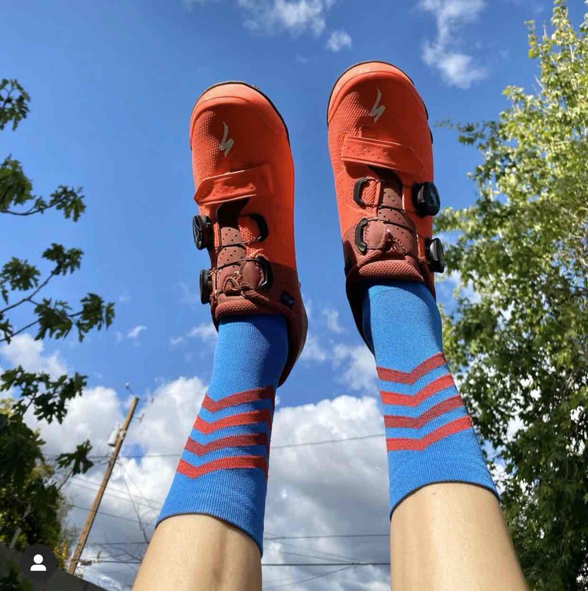 BikeCityGdl's tweet image. 🙋🏽‍♀️🙋🏻‍♂️Levanten la mano todos los que aunque no estén saliendo a rodar, se ponen de vez en cuando la zapatillas como un símbolo de esperanza. 
👟COMPARTAN SUS EVIDENCIAS AQUI 👇🏻

#red #recons #zapatillas #QuedateEnCasa