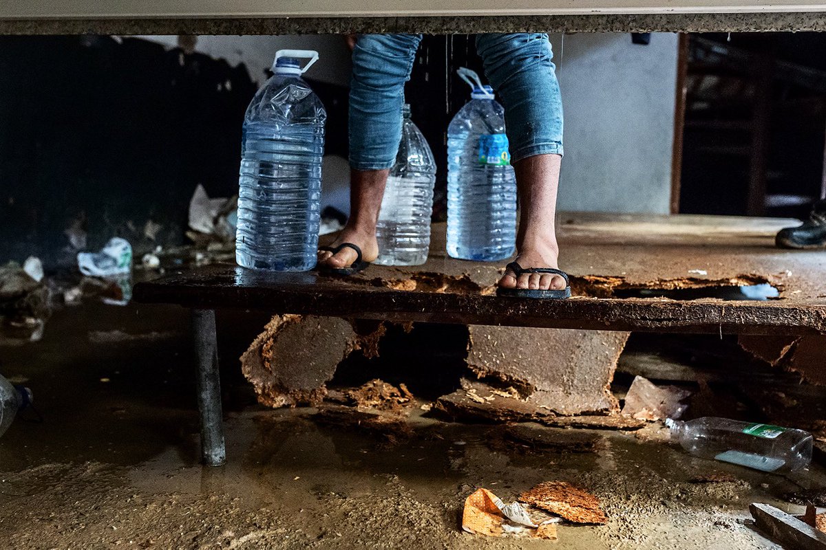 mireiacomas's tweet photo. L'ajuda que reben de persones anònimes de la ciutat i del col·lectiu @TRSenseMurs és ara mateix, l'única cosa que els permet poder menjar cada dia. #thisisterrassa #confinament https://t.co/ZRPPqfbKVX