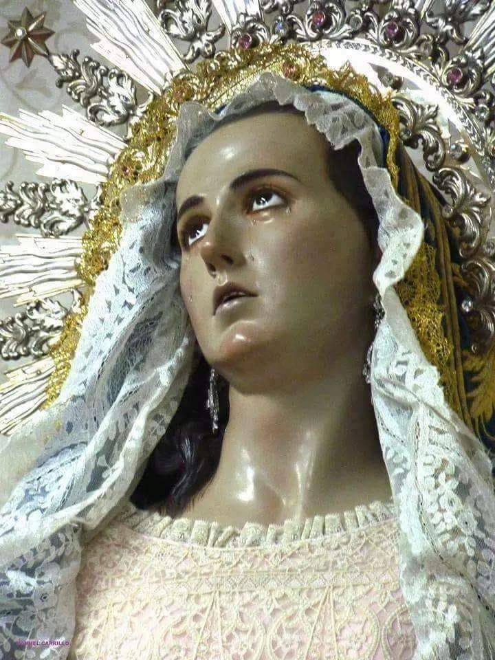 Hemos cantado La Salve en nuestras casas, nuestras voces han llegado hasta nuestra #CapilladelRosario, Tu Casa, a la que seguro que pronto podremos ir a estar Contigo #Esperartemerecerálapena #SomosBlancos