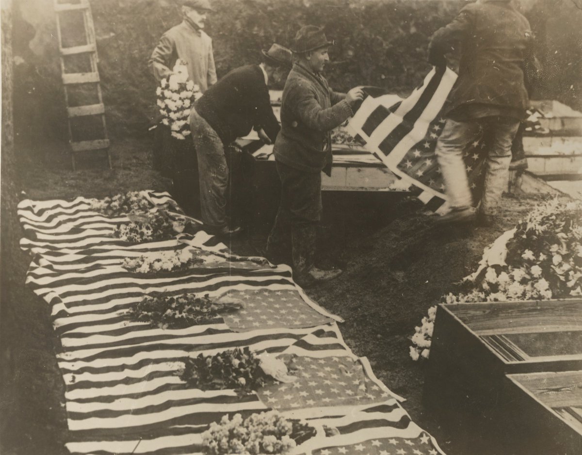 Burying the unidentified dead victims of the explosion at the Eddystone Plant at Chester, Pennsylvania. April 1917:  https://catalog.archives.gov/id/31478195 