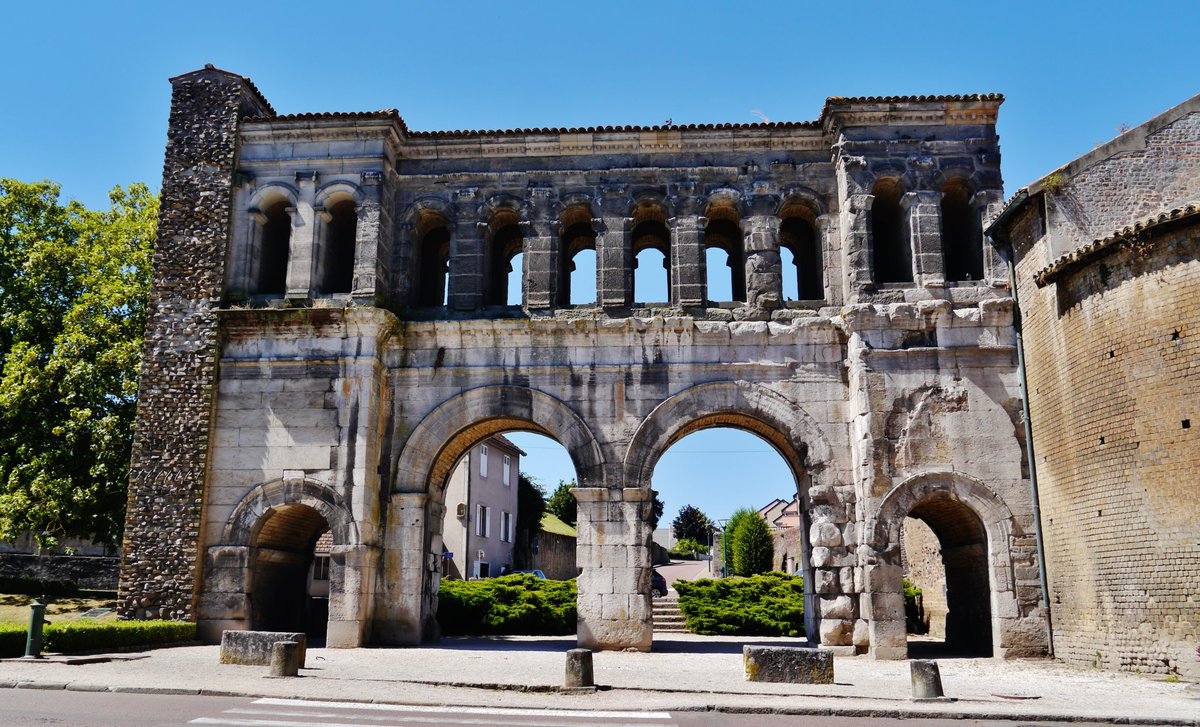 TimeTravelRome's tweet photo. 🧙♂️⚔"100 Rulers & Rebels of Rome". 📒 Day 52. #Victorinus (?-271). Praetorian prefect under Postumus, he became ruler of the Gallic Empire; he was killed by an officer whose wife he had seduced. His place: 🏛 #Autun, where he won one of his great battles after a 7-Months siege. https://t.co/YvixmqFkIk