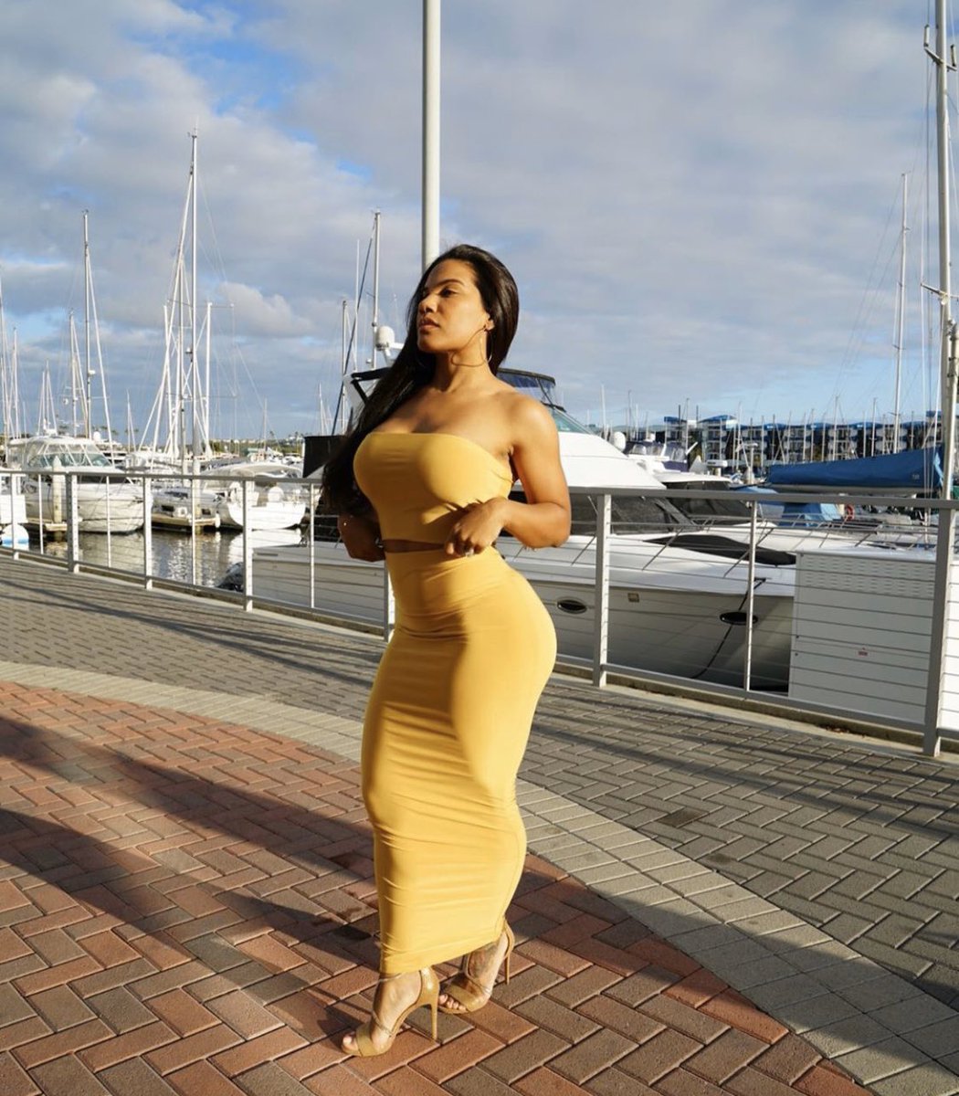dabuttlover69's tweet photo. Living life like it’s golden #curvybunny #curvesahead #QuarantineLife #QuarantineDays #ass #QuaratineAndChill #thickhipsrockships #fineAss #QuarantineBae #thicc #phatass #thickbooty #sexyass #naturalbooty #cutiewithbooty #smackable #thickology #thickologist #thickthot #curvygirl https://t.co/SUe5bk5l1p